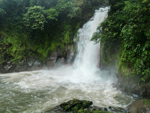 rio celeste kostaryka