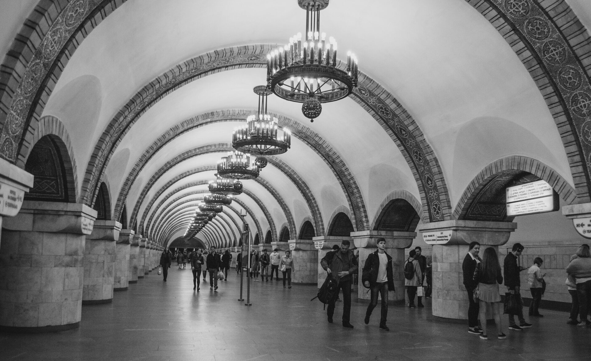 kijów metro w kijowie stacje