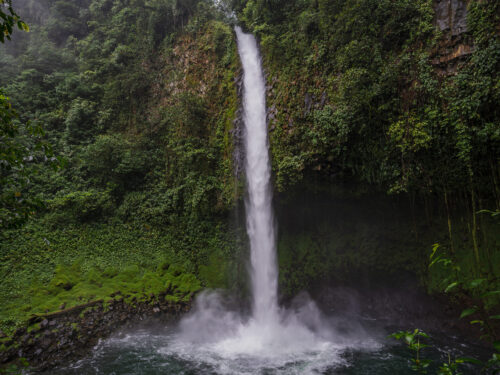la fortuna noclegi hotele hostele kostaryka booking airbnb